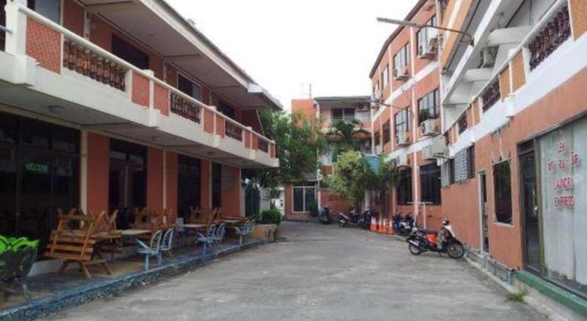 Oyo 1004 Naklua Mansion Hotel 2*