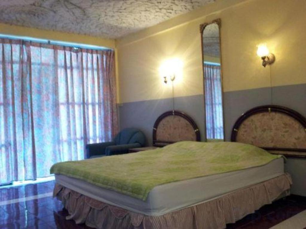 Oyo 1004 Naklua Mansion Hotel 2*